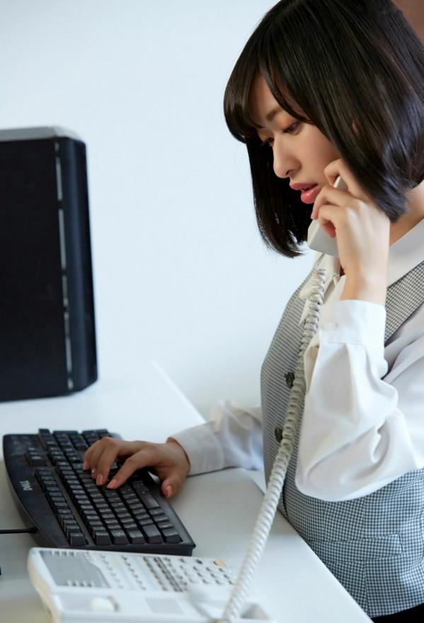 倉持由香 仓持由香  仓持由香《妄想オフィスラブ》办公室职业装OL诱惑写真，制服黑丝职场女神视觉盛宴第56张图片