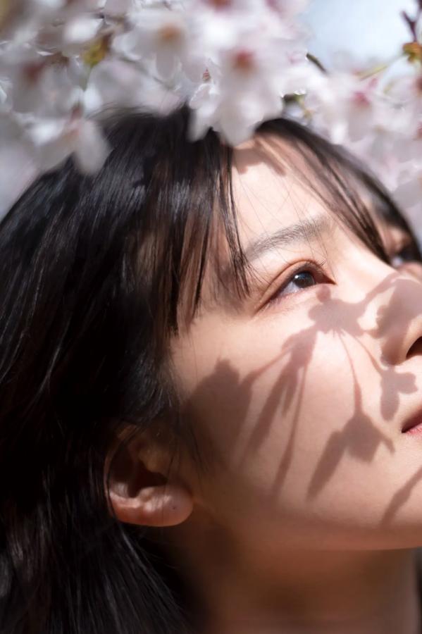 天木じゅん 天木纯 天木じゅん - 生 [88P] 日系榻榻米家居写真 童颜巨乳性感性感写真集第3张图片