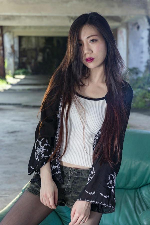陈怡曼 叶媚儿Amei  台湾美女Coco废墟与户外写真，热裤黑丝美腿展现都市性感诱惑第1张图片