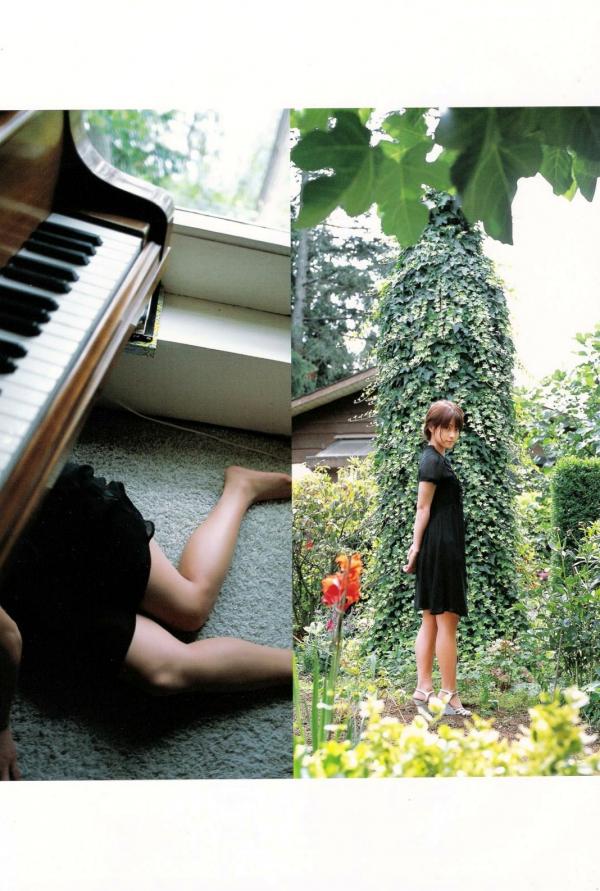亀井絵里 龟井绘里  PB写真集_龟井絵里 《ERI》 清新比基尼与时尚街拍，呈现少女灵动感与治愈气息第2张图片