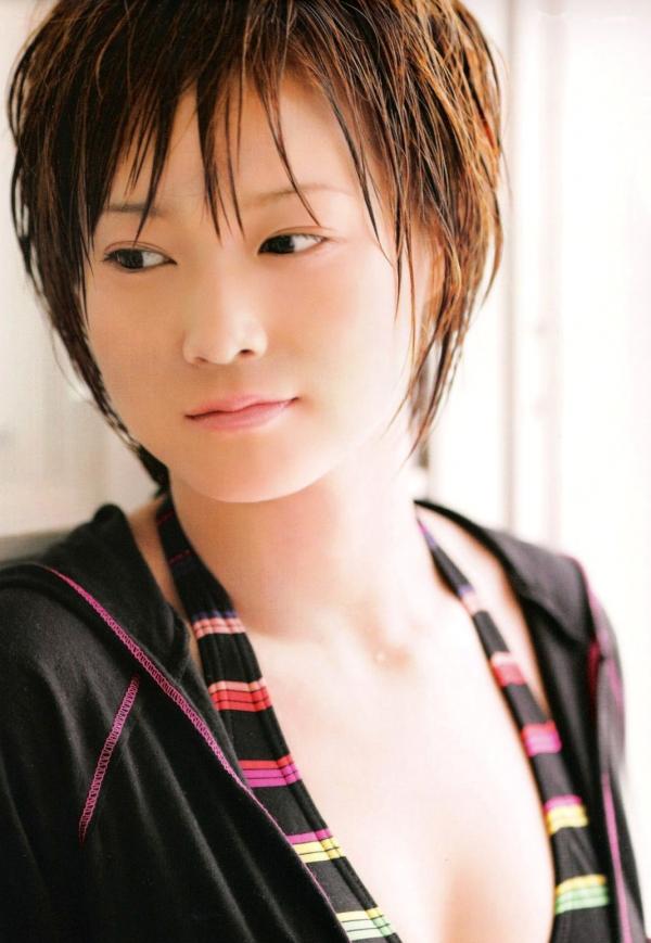 亀井絵里 龟井绘里  PB写真集_龟井絵里 《ERI》 清新比基尼与时尚街拍，呈现少女灵动感与治愈气息第4张图片