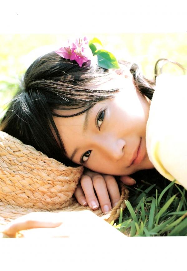亀井絵里 龟井绘里  PB写真集_龟井絵里 《ERI》 清新比基尼与时尚街拍，呈现少女灵动感与治愈气息第9张图片