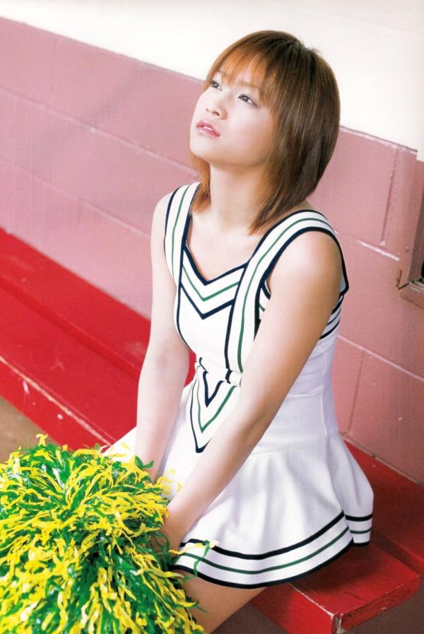 亀井絵里 龟井绘里  PB写真集_龟井絵里 《ERI》 清新比基尼与时尚街拍，呈现少女灵动感与治愈气息第14张图片