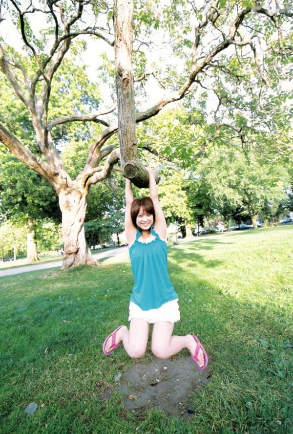 亀井絵里 龟井绘里  PB写真集_龟井絵里 《ERI》 清新比基尼与时尚街拍，呈现少女灵动感与治愈气息第37张图片