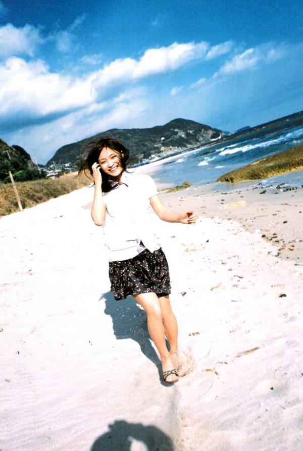 亀井絵里 龟井绘里  PB写真集_龟井絵里 《ERI》 清新比基尼与时尚街拍，呈现少女灵动感与治愈气息第50张图片