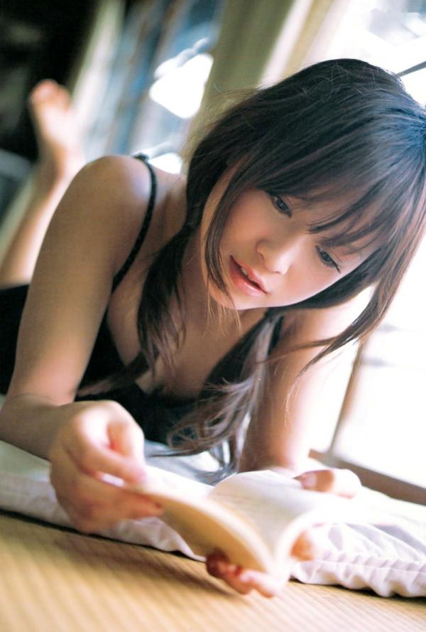 亀井絵里 龟井绘里  PB写真集_龟井絵里 《ERI》 清新比基尼与时尚街拍，呈现少女灵动感与治愈气息第59张图片