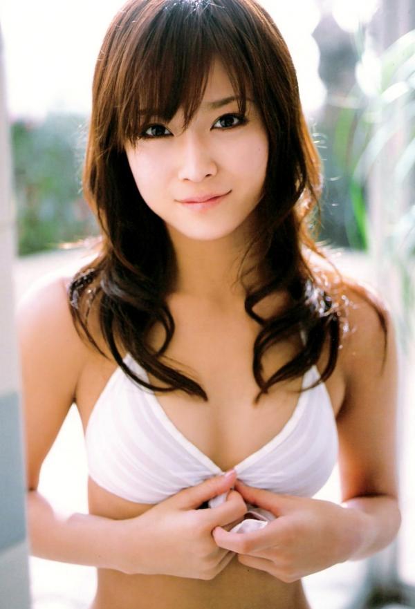 亀井絵里 龟井绘里  PB写真集_龟井絵里 《ERI》 清新比基尼与时尚街拍，呈现少女灵动感与治愈气息第71张图片