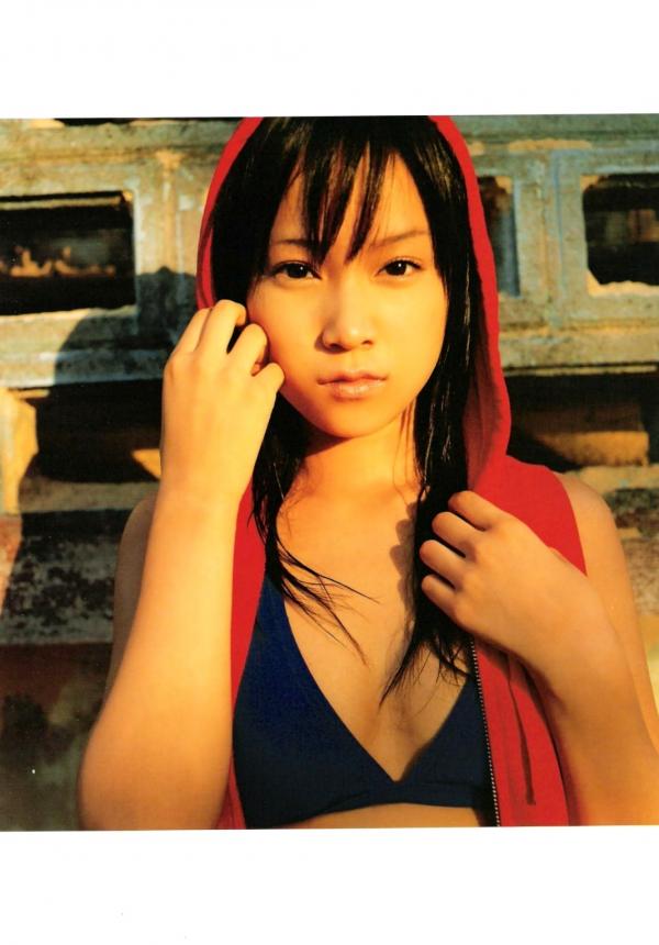 亀井絵里 龟井绘里  PB写真集_龟井絵里 《ERI》 清新比基尼与时尚街拍，呈现少女灵动感与治愈气息第72张图片
