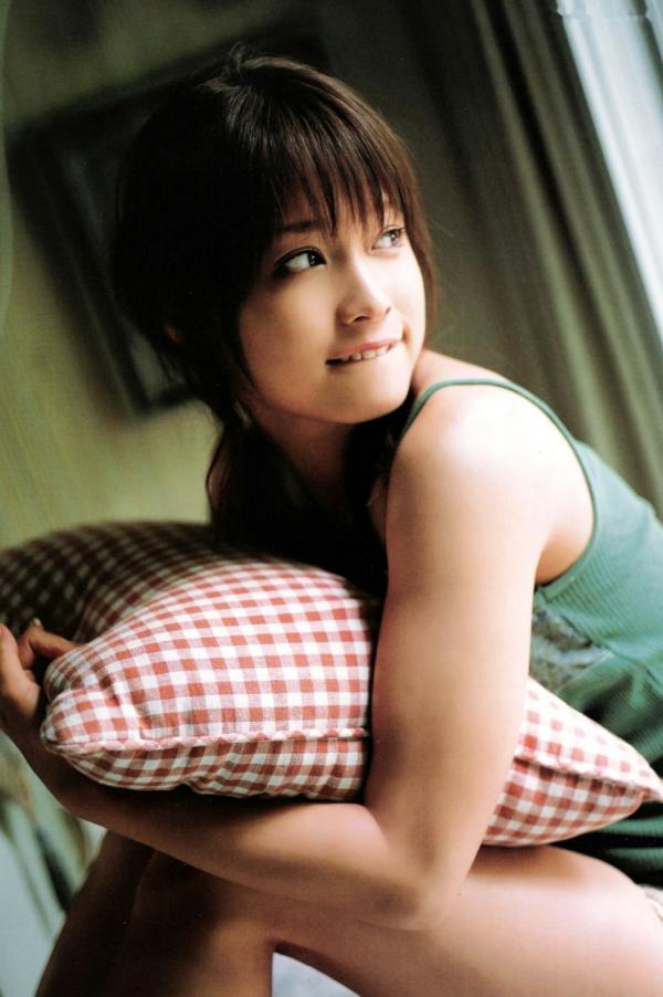 亀井絵里 龟井绘里  PB写真集_龟井絵里 《ERI》 清新比基尼与时尚街拍，呈现少女灵动感与治愈气息第80张图片