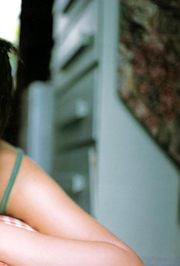亀井絵里 龟井绘里  PB写真集_龟井絵里 《ERI》 清新比基尼与时尚街拍，呈现少女灵动感与治愈气息第91张图片