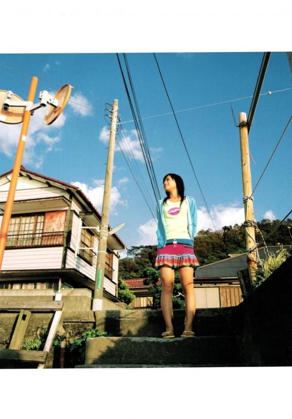 亀井絵里 龟井绘里  PB写真集_龟井絵里 《ERI》 清新比基尼与时尚街拍，呈现少女灵动感与治愈气息第96张图片