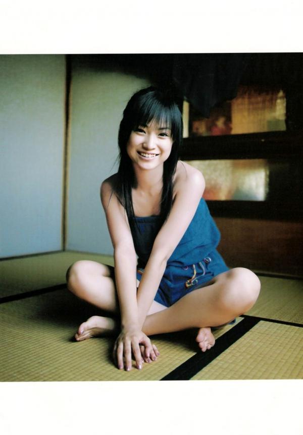 亀井絵里 龟井绘里  PB写真集_龟井絵里 《ERI》 清新比基尼与时尚街拍，呈现少女灵动感与治愈气息第100张图片