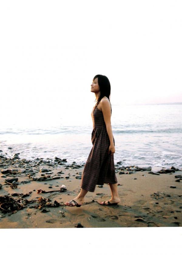 亀井絵里 龟井绘里  PB写真集_龟井絵里 《ERI》 清新比基尼与时尚街拍，呈现少女灵动感与治愈气息第104张图片