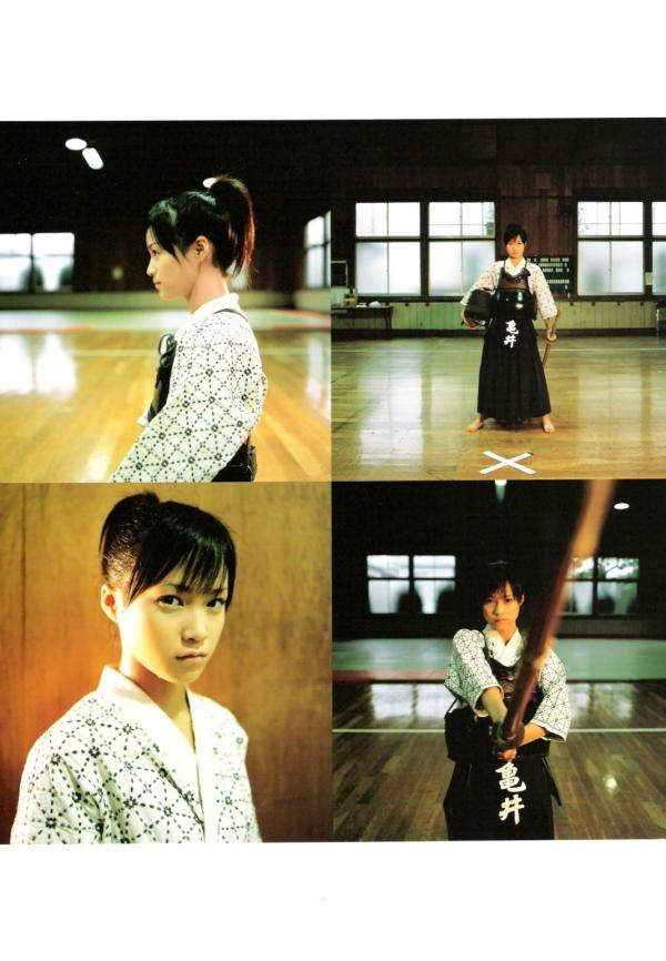 亀井絵里 龟井绘里  PB写真集_龟井絵里 《ERI》 清新比基尼与时尚街拍，呈现少女灵动感与治愈气息第105张图片