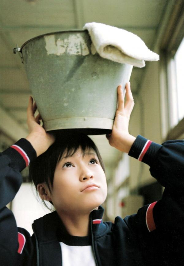 亀井絵里 龟井绘里  PB写真集_龟井絵里 《ERI》 清新比基尼与时尚街拍，呈现少女灵动感与治愈气息第106张图片