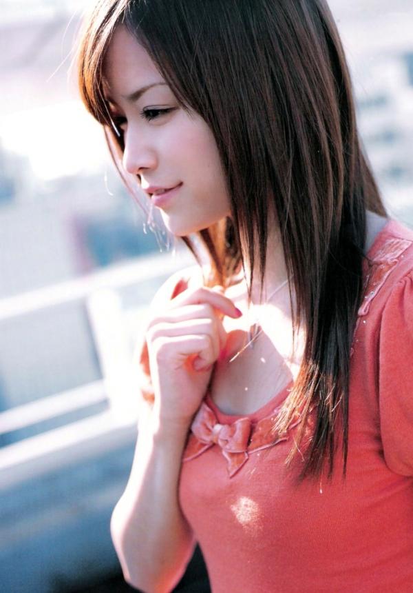 亀井絵里 龟井绘里  PB写真集_龟井絵里 《ERI》 清新比基尼与时尚街拍，呈现少女灵动感与治愈气息第109张图片