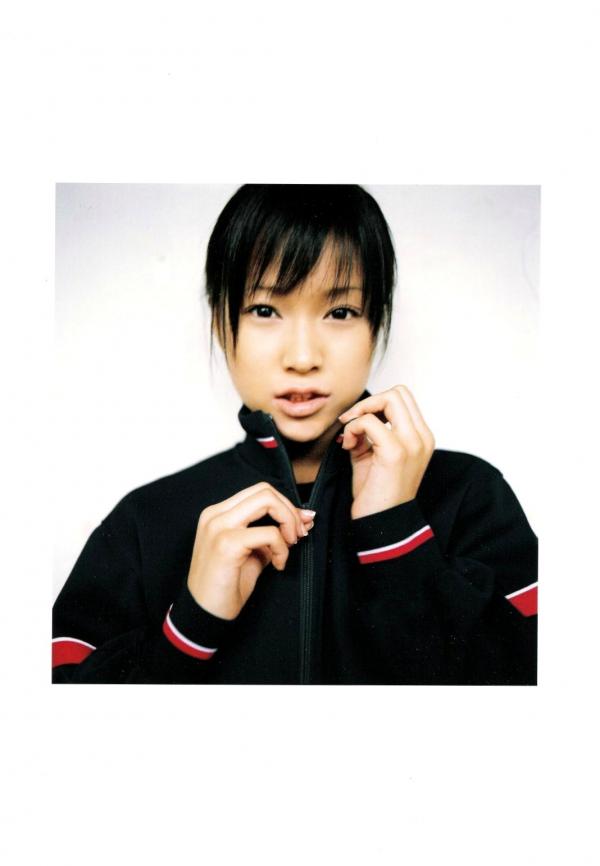 亀井絵里 龟井绘里  PB写真集_龟井絵里 《ERI》 清新比基尼与时尚街拍，呈现少女灵动感与治愈气息第111张图片