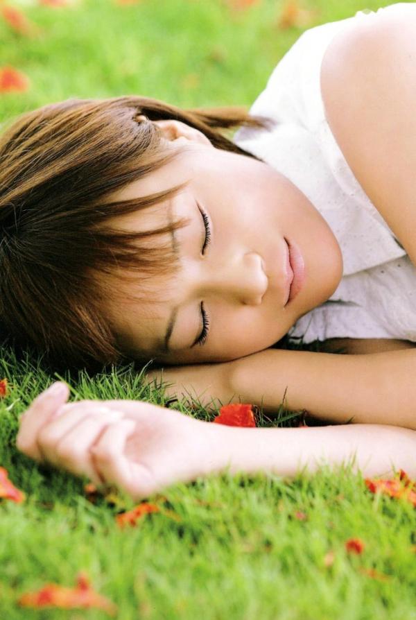 亀井絵里 龟井绘里  PB写真集_龟井絵里 《ERI》 清新比基尼与时尚街拍，呈现少女灵动感与治愈气息第114张图片