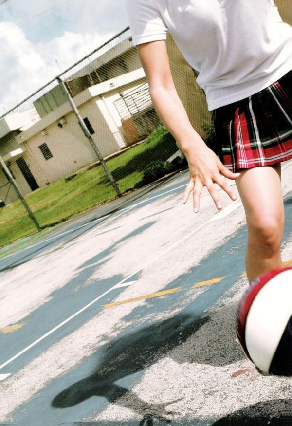 亀井絵里 龟井绘里  PB写真集_龟井絵里 《ERI》 清新比基尼与时尚街拍，呈现少女灵动感与治愈气息第116张图片