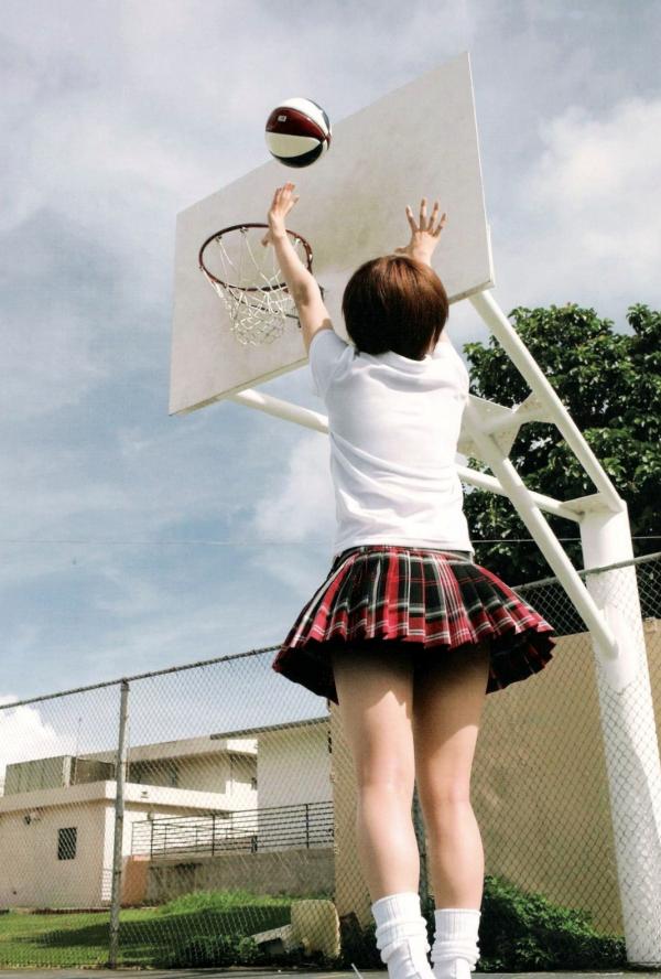 亀井絵里 龟井绘里  PB写真集_龟井絵里 《ERI》 清新比基尼与时尚街拍，呈现少女灵动感与治愈气息第117张图片