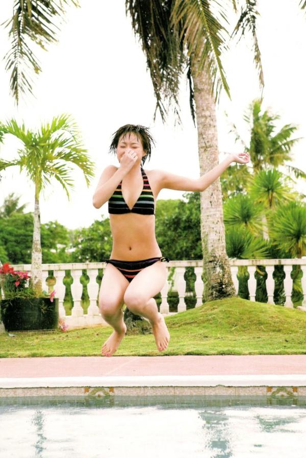 亀井絵里 龟井绘里  PB写真集_龟井絵里 《ERI》 清新比基尼与时尚街拍，呈现少女灵动感与治愈气息第132张图片