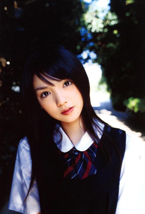 道重さゆみ 道重沙由美  PB写真集：道重沙由美《Doukei》精选集，涵盖泳池比基尼与唯美和服造型，日本清纯治愈系女神写真[46P]第5张图片