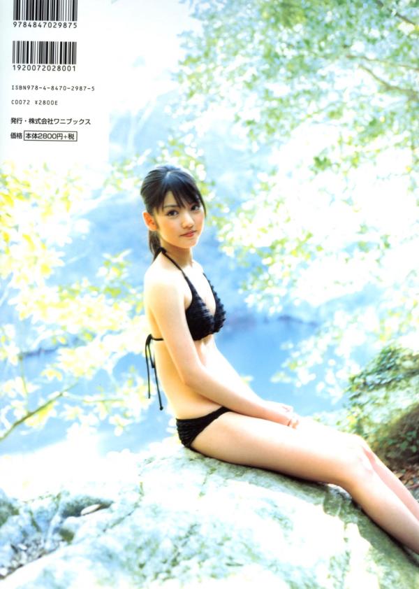 道重さゆみ 道重沙由美  PB写真集：道重沙由美《Doukei》精选集，涵盖泳池比基尼与唯美和服造型，日本清纯治愈系女神写真[46P]第12张图片