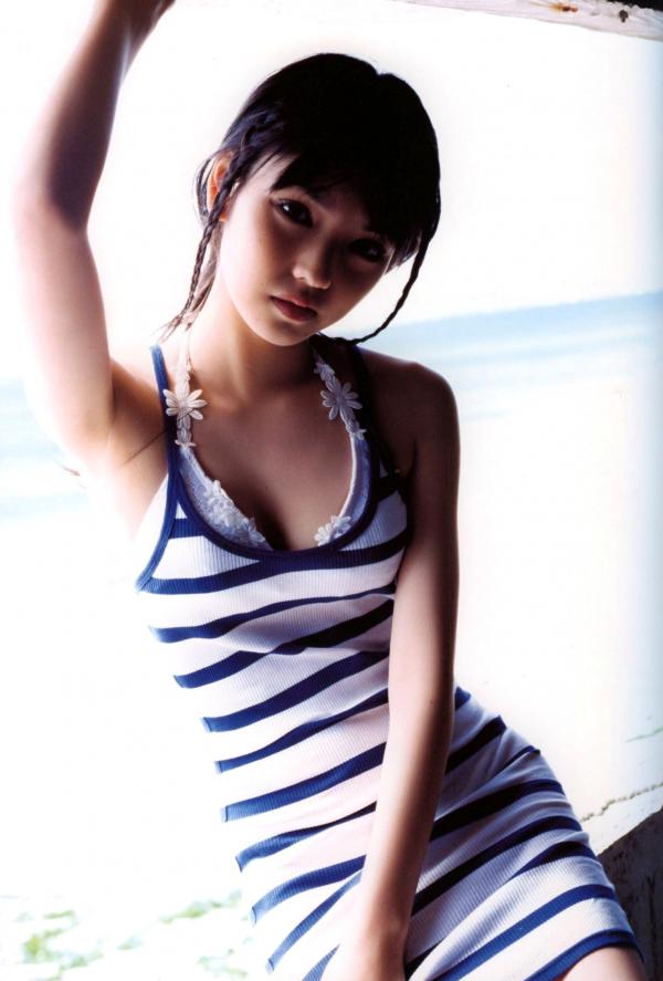 道重さゆみ 道重沙由美  PB写真集：道重沙由美《Doukei》精选集，涵盖泳池比基尼与唯美和服造型，日本清纯治愈系女神写真[46P]第17张图片