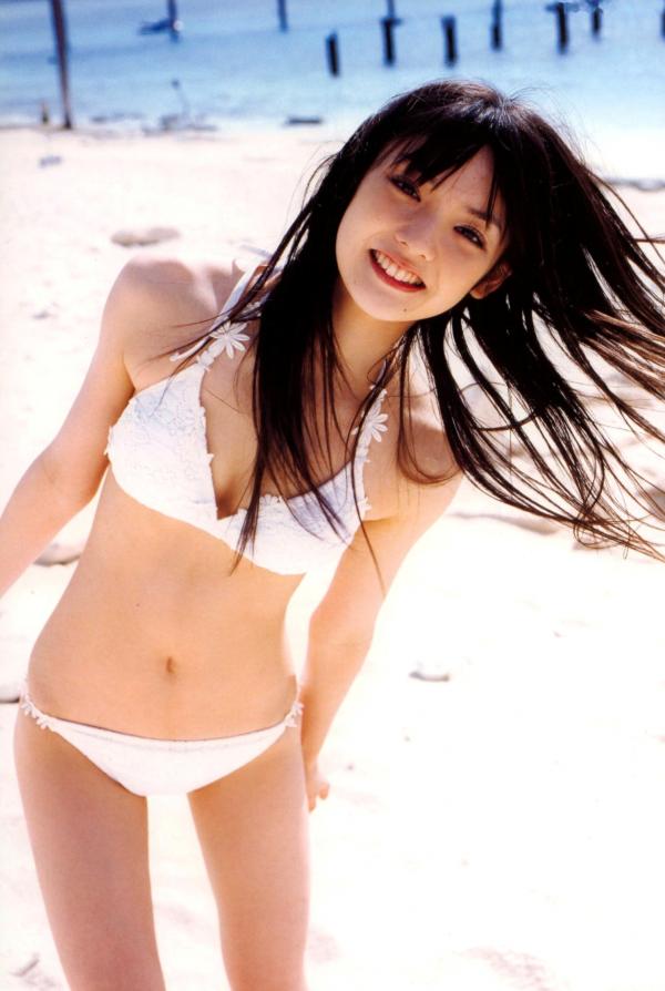 道重さゆみ 道重沙由美  PB写真集：道重沙由美《Doukei》精选集，涵盖泳池比基尼与唯美和服造型，日本清纯治愈系女神写真[46P]第18张图片