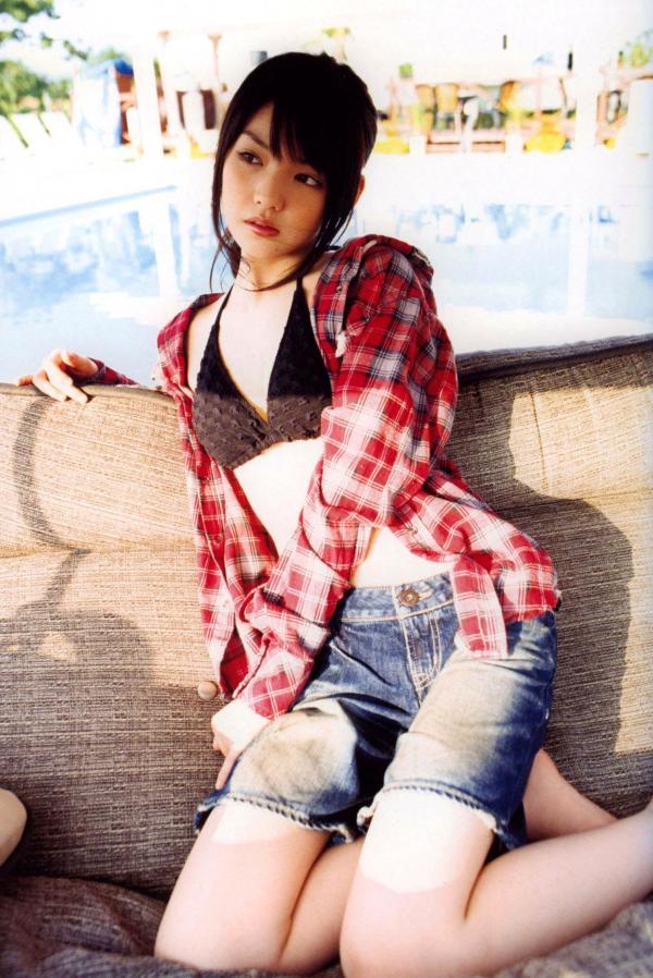 道重さゆみ 道重沙由美  PB写真集：道重沙由美《Doukei》精选集，涵盖泳池比基尼与唯美和服造型，日本清纯治愈系女神写真[46P]第29张图片