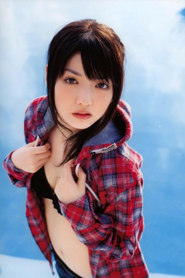 道重さゆみ 道重沙由美  PB写真集：道重沙由美《Doukei》精选集，涵盖泳池比基尼与唯美和服造型，日本清纯治愈系女神写真[46P]第30张图片