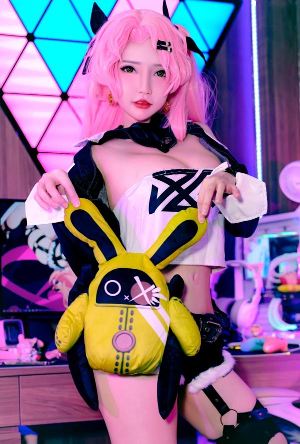 黎秋秋   Potato-Godzilla 绝区零妮可Cosplay - 赛博朋克电竞房场景性感写真第5张图片