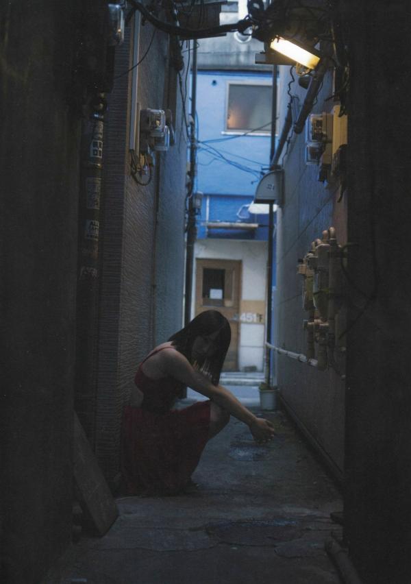 松村香織 松村香织  日本偶像松村香织首部写真集《Mushusei》：清纯校服与私房内衣诱惑，尽显日系魅力风情第7张图片