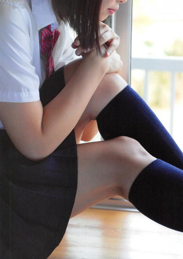 松村香織 松村香织  日本偶像松村香织首部写真集《Mushusei》：清纯校服与私房内衣诱惑，尽显日系魅力风情第57张图片