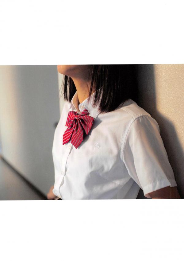 松村香織 松村香织  日本偶像松村香织首部写真集《Mushusei》：清纯校服与私房内衣诱惑，尽显日系魅力风情第63张图片