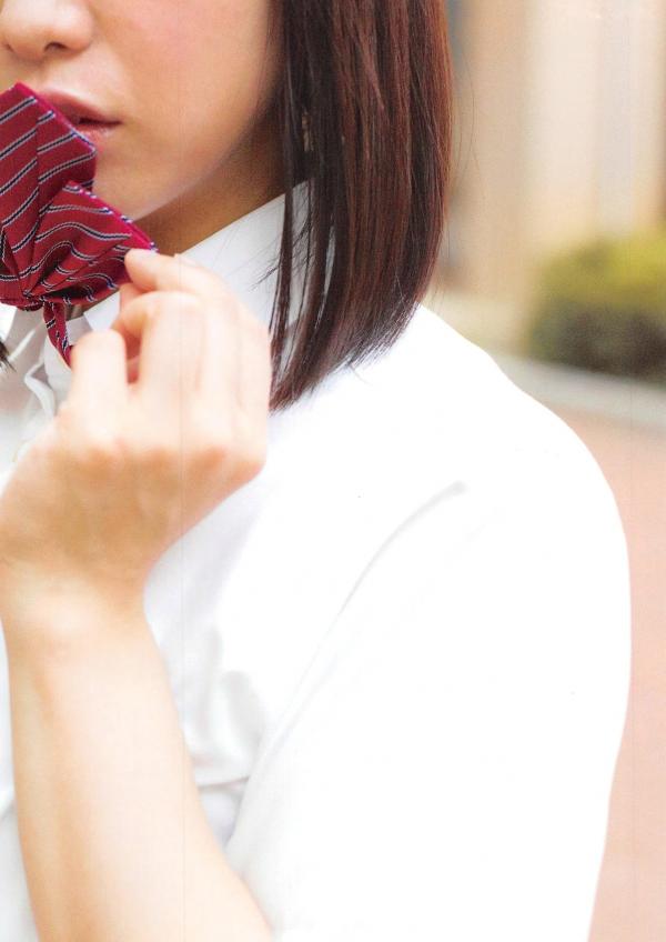 松村香織 松村香织  日本偶像松村香织首部写真集《Mushusei》：清纯校服与私房内衣诱惑，尽显日系魅力风情第68张图片