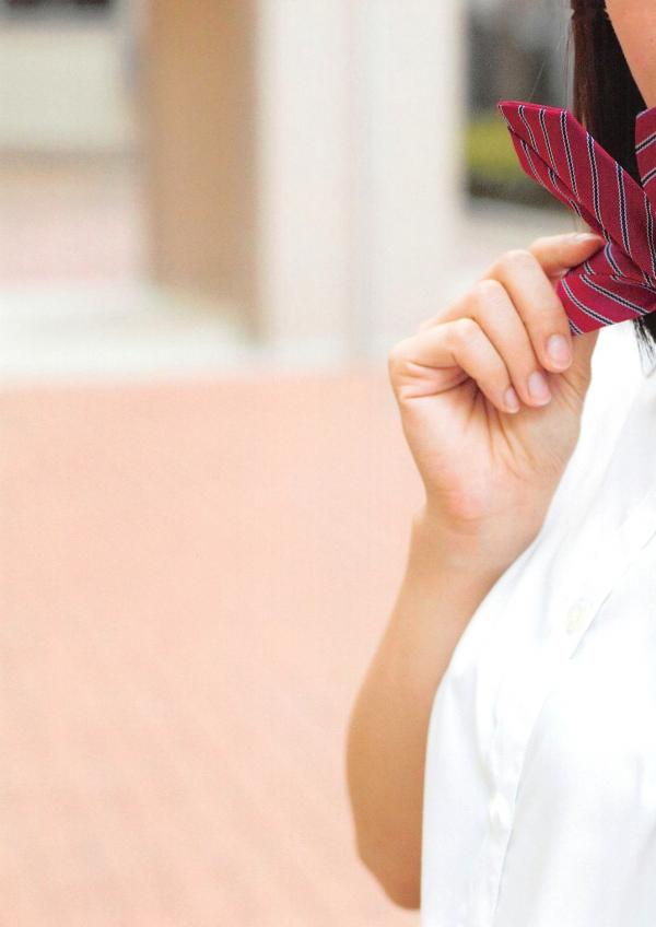 松村香織 松村香织  日本偶像松村香织首部写真集《Mushusei》：清纯校服与私房内衣诱惑，尽显日系魅力风情第69张图片