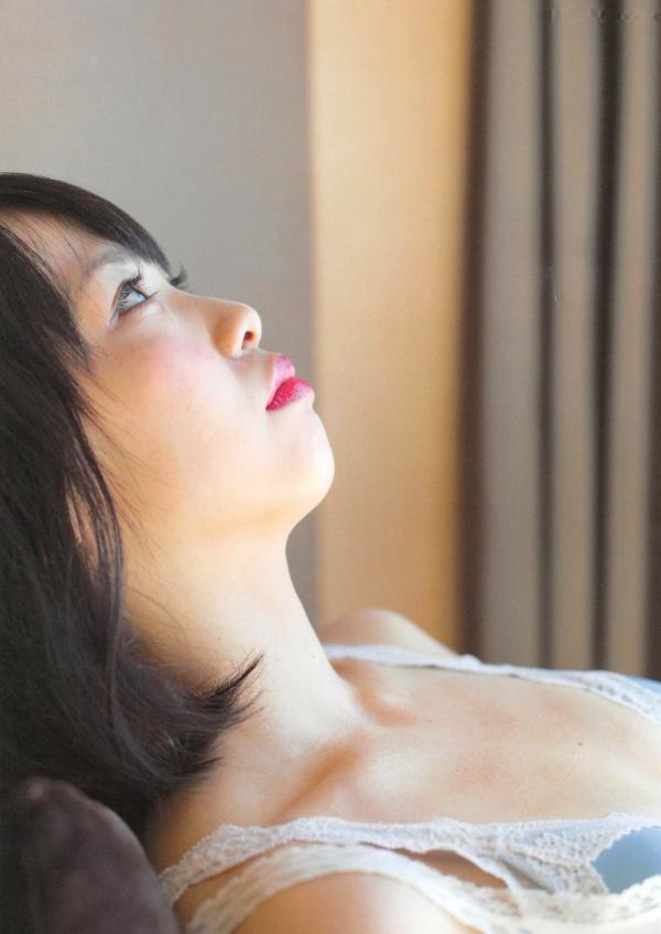 松村香織 松村香织  日本偶像松村香织首部写真集《Mushusei》：清纯校服与私房内衣诱惑，尽显日系魅力风情第85张图片