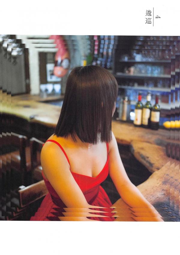 松村香織 松村香织  日本偶像松村香织首部写真集《Mushusei》：清纯校服与私房内衣诱惑，尽显日系魅力风情第112张图片