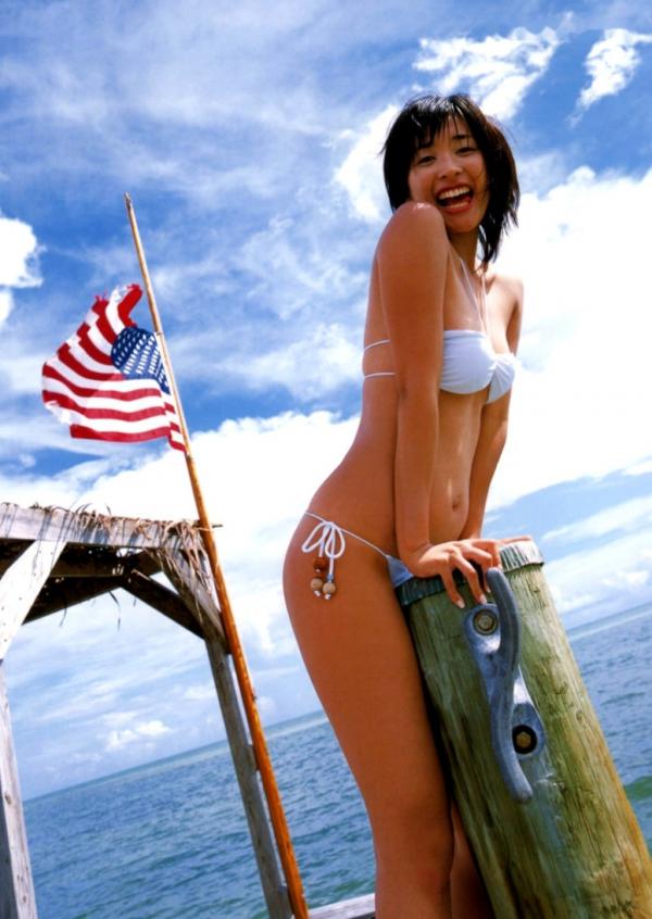山崎真実 山崎真实  PB写真集_山崎真实《マイマミ》日本海滩比基尼性感美腿诱惑写真高清图集[72P]第7张图片