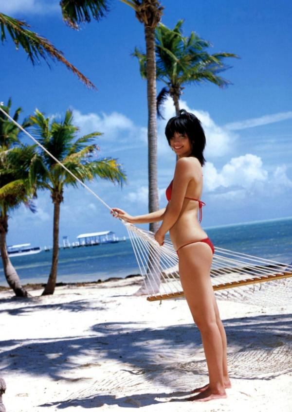 山崎真実 山崎真实  PB写真集_山崎真实《マイマミ》日本海滩比基尼性感美腿诱惑写真高清图集[72P]第12张图片