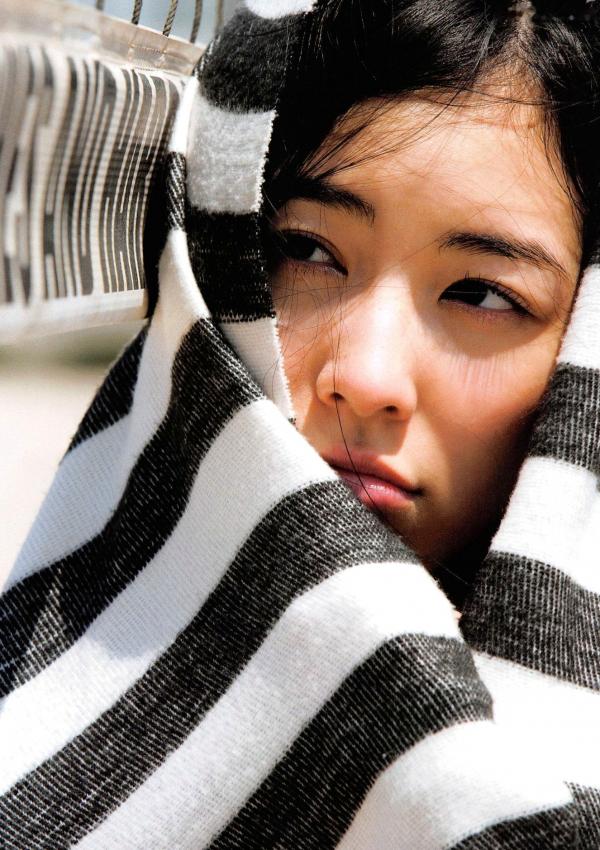 松井珠理奈 松井珠理奈  松井珠理奈《Jurina》清新活力写真，展现青春灵动魅力与街头时尚穿搭，百变风格尽显偶像气质第2张图片