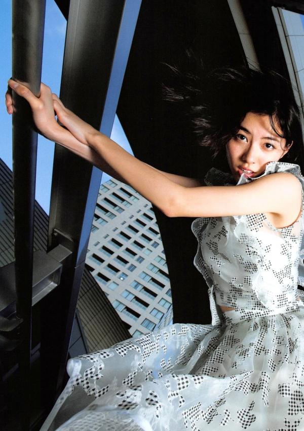 松井珠理奈 松井珠理奈  松井珠理奈《Jurina》清新活力写真，展现青春灵动魅力与街头时尚穿搭，百变风格尽显偶像气质第11张图片