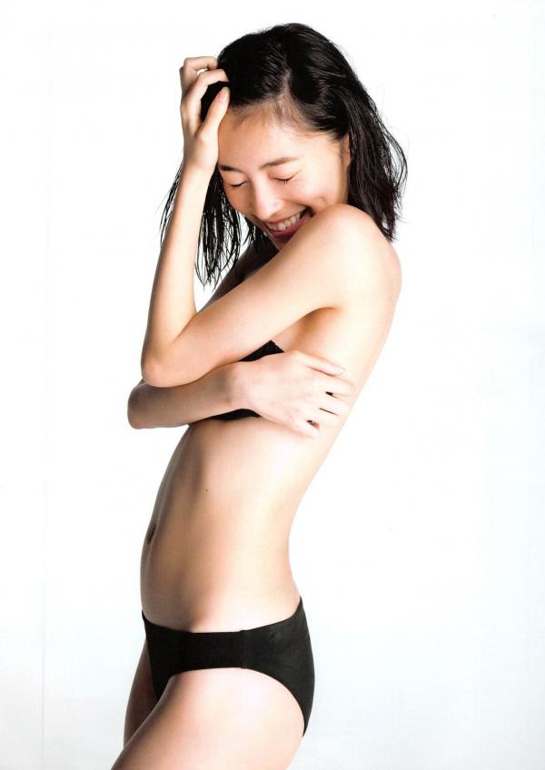 松井珠理奈 松井珠理奈  松井珠理奈《Jurina》清新活力写真，展现青春灵动魅力与街头时尚穿搭，百变风格尽显偶像气质第15张图片