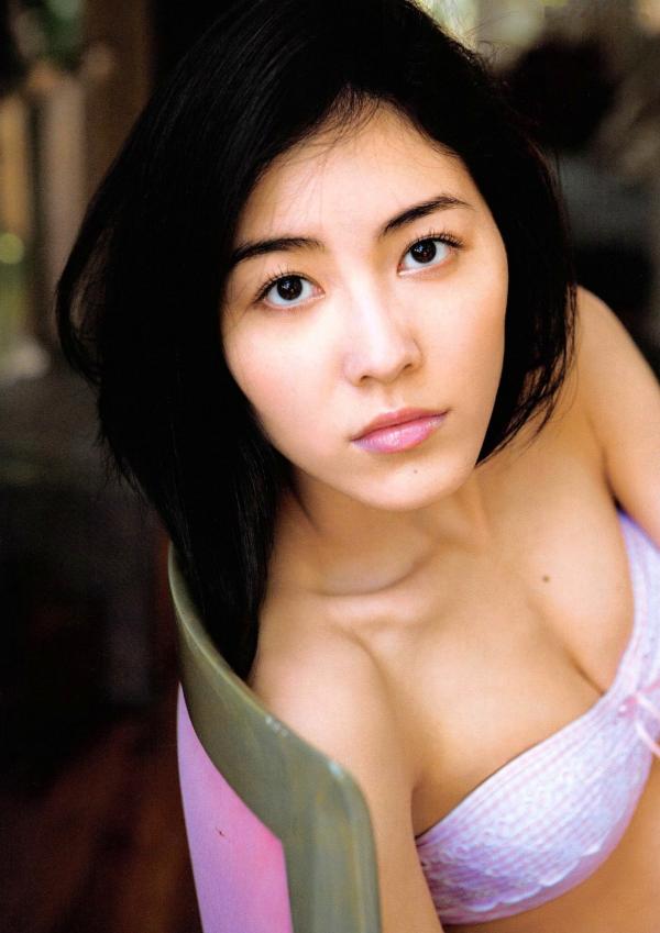 松井珠理奈 松井珠理奈  松井珠理奈《Jurina》清新活力写真，展现青春灵动魅力与街头时尚穿搭，百变风格尽显偶像气质第39张图片
