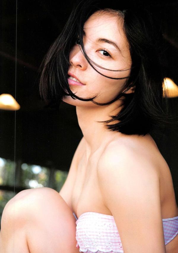 松井珠理奈 松井珠理奈  松井珠理奈《Jurina》清新活力写真，展现青春灵动魅力与街头时尚穿搭，百变风格尽显偶像气质第40张图片