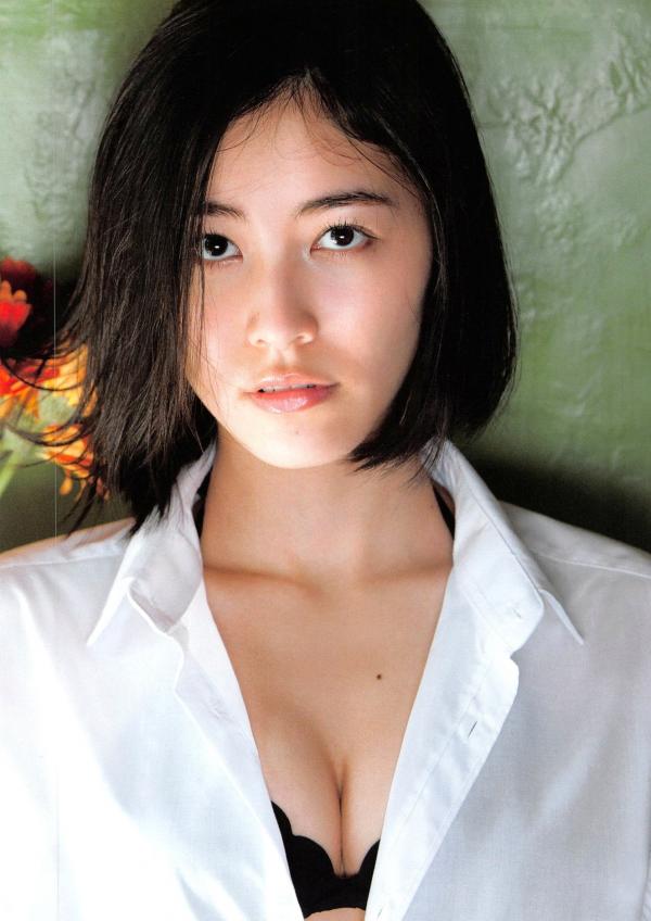 松井珠理奈 松井珠理奈  松井珠理奈《Jurina》清新活力写真，展现青春灵动魅力与街头时尚穿搭，百变风格尽显偶像气质第47张图片