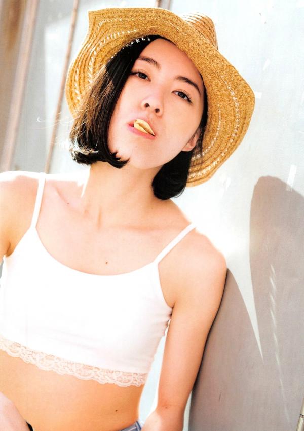 松井珠理奈 松井珠理奈  松井珠理奈《Jurina》清新活力写真，展现青春灵动魅力与街头时尚穿搭，百变风格尽显偶像气质第55张图片