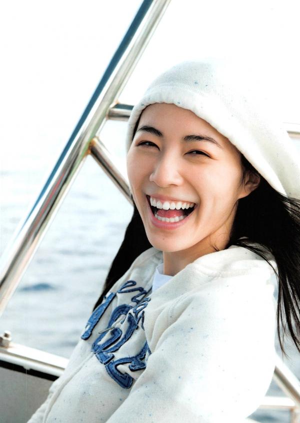 松井珠理奈 松井珠理奈  松井珠理奈《Jurina》清新活力写真，展现青春灵动魅力与街头时尚穿搭，百变风格尽显偶像气质第82张图片