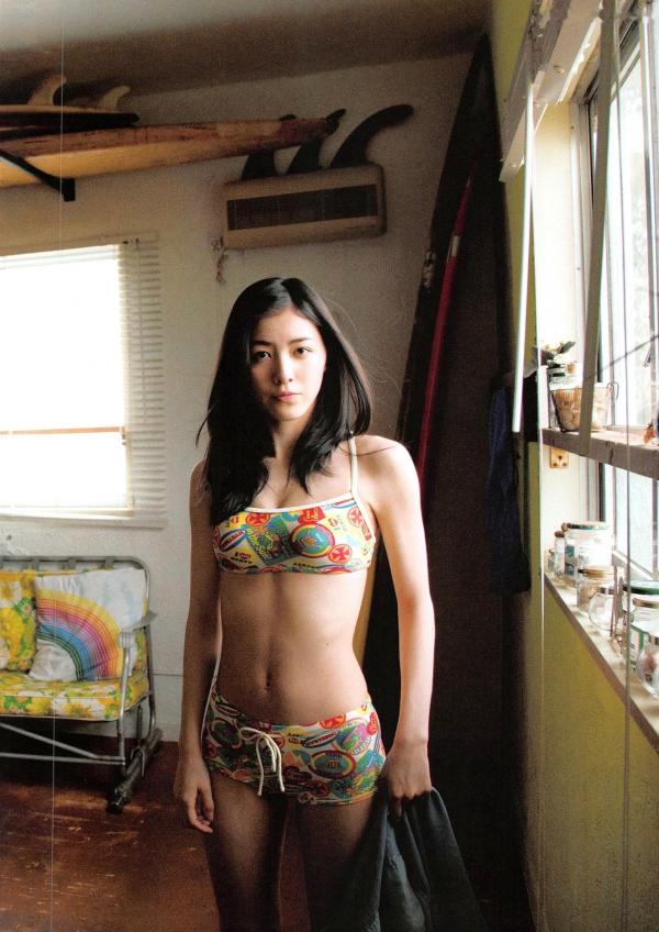 松井珠理奈 松井珠理奈  松井珠理奈《Jurina》清新活力写真，展现青春灵动魅力与街头时尚穿搭，百变风格尽显偶像气质第106张图片